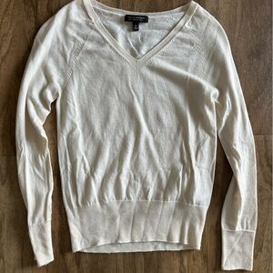 100% merino wool vneck sweater
